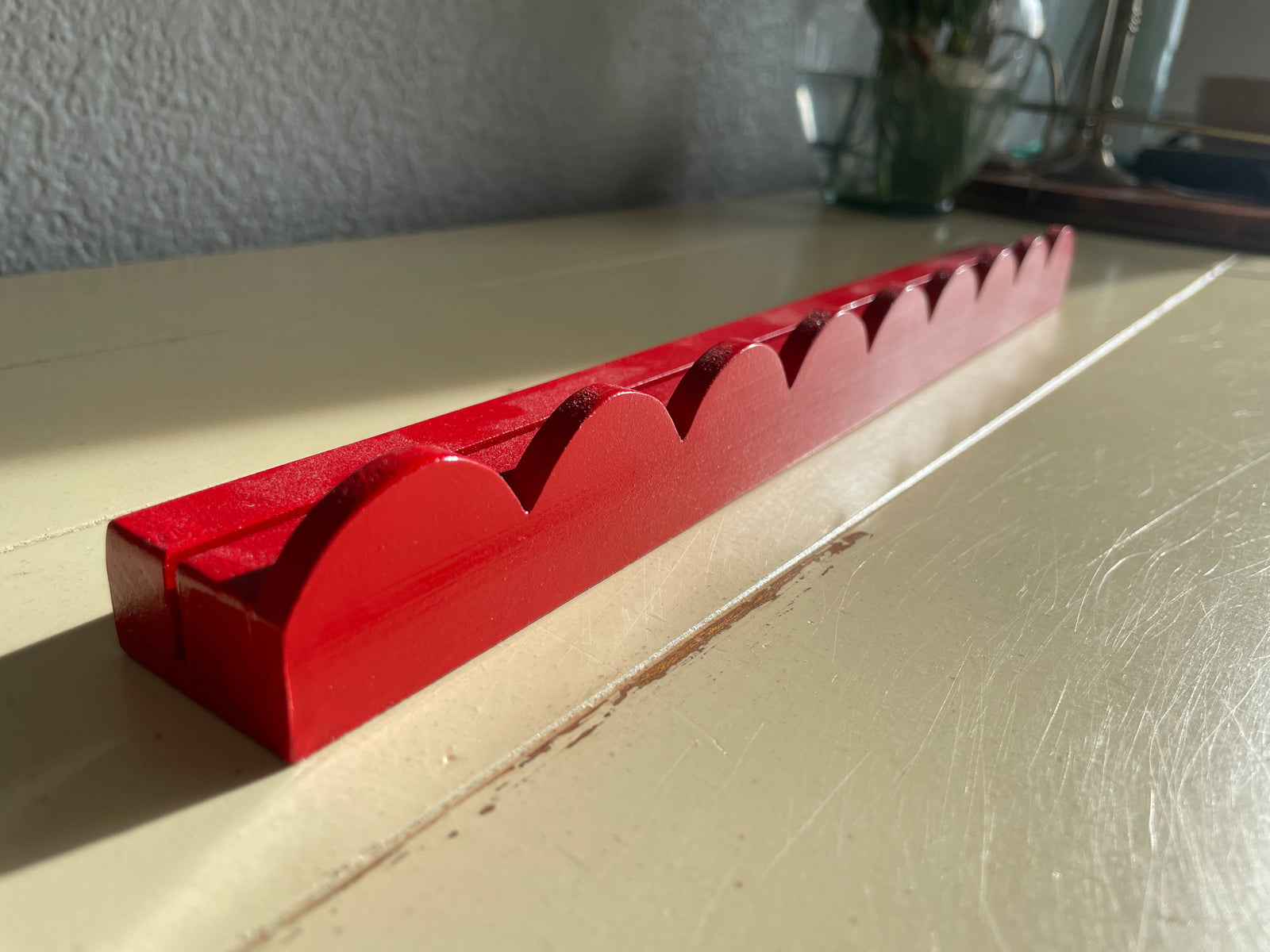 Scalloped Edge Card Display