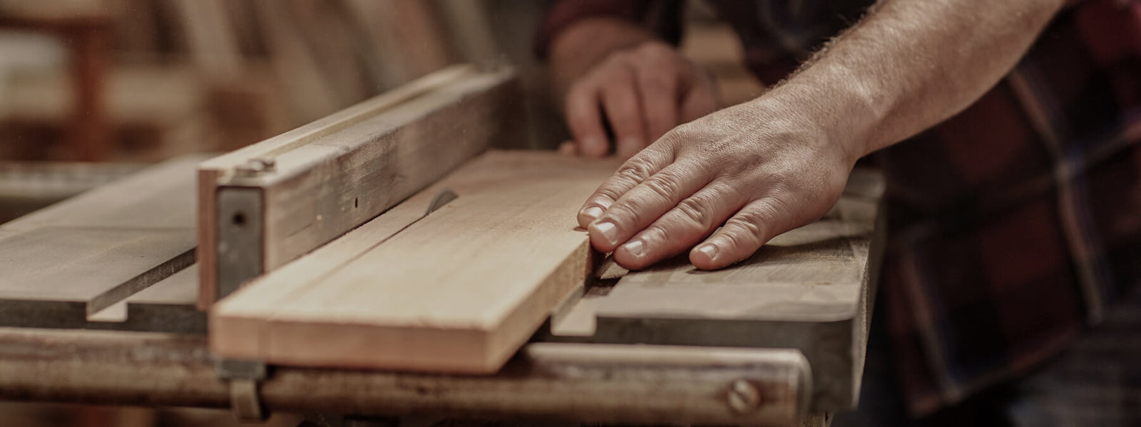 link to custom and personalized woodworking 